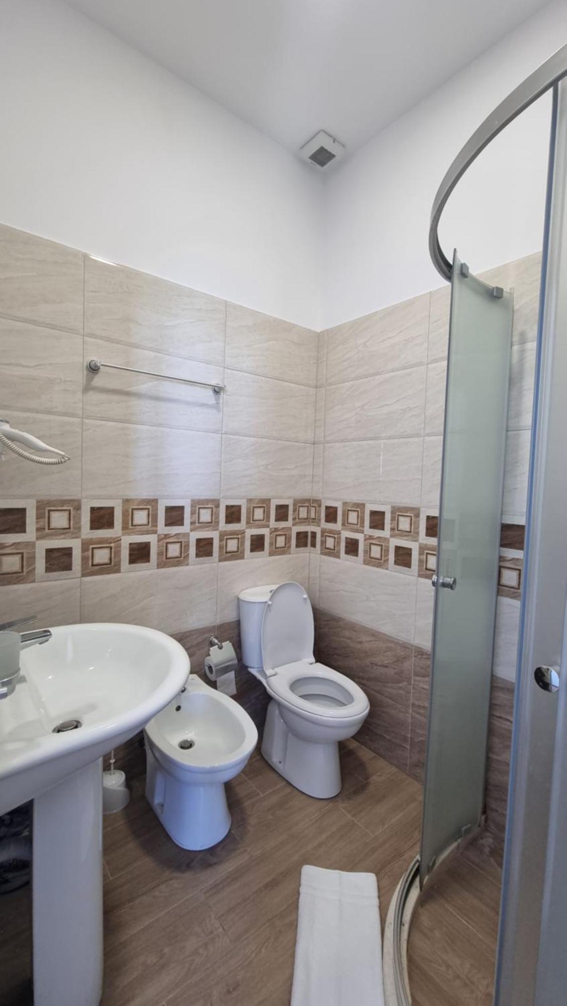 Blue Amr Hotel Shkallnur Bagian luar foto