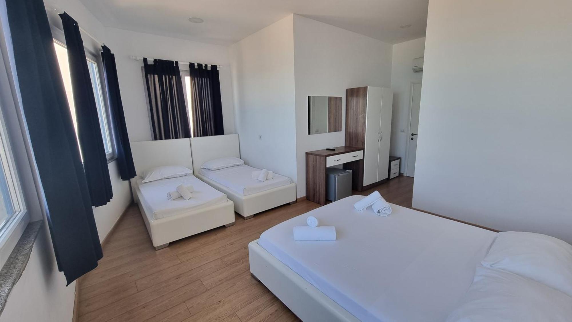 Blue Amr Hotel Shkallnur Bagian luar foto