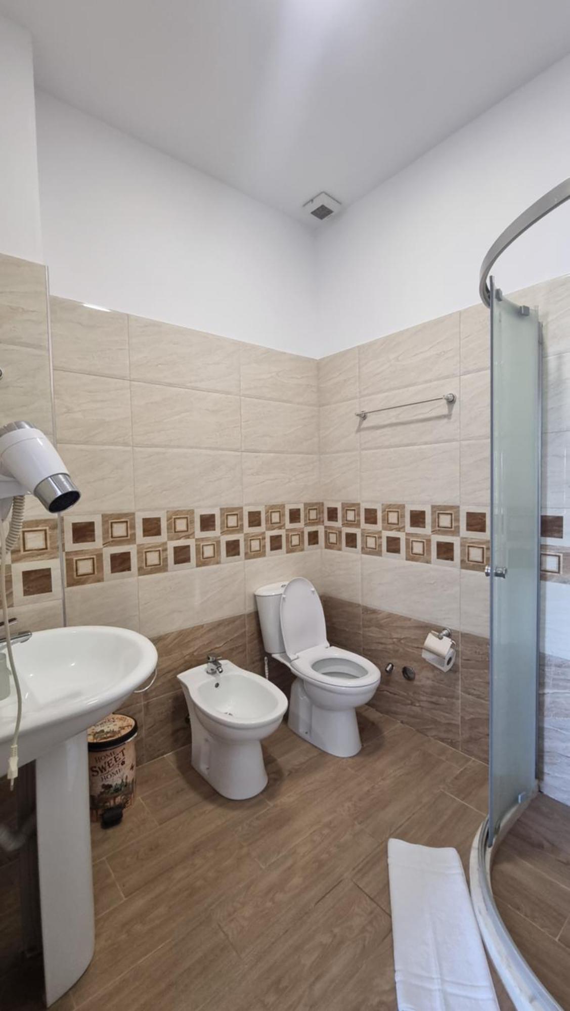 Blue Amr Hotel Shkallnur Bagian luar foto