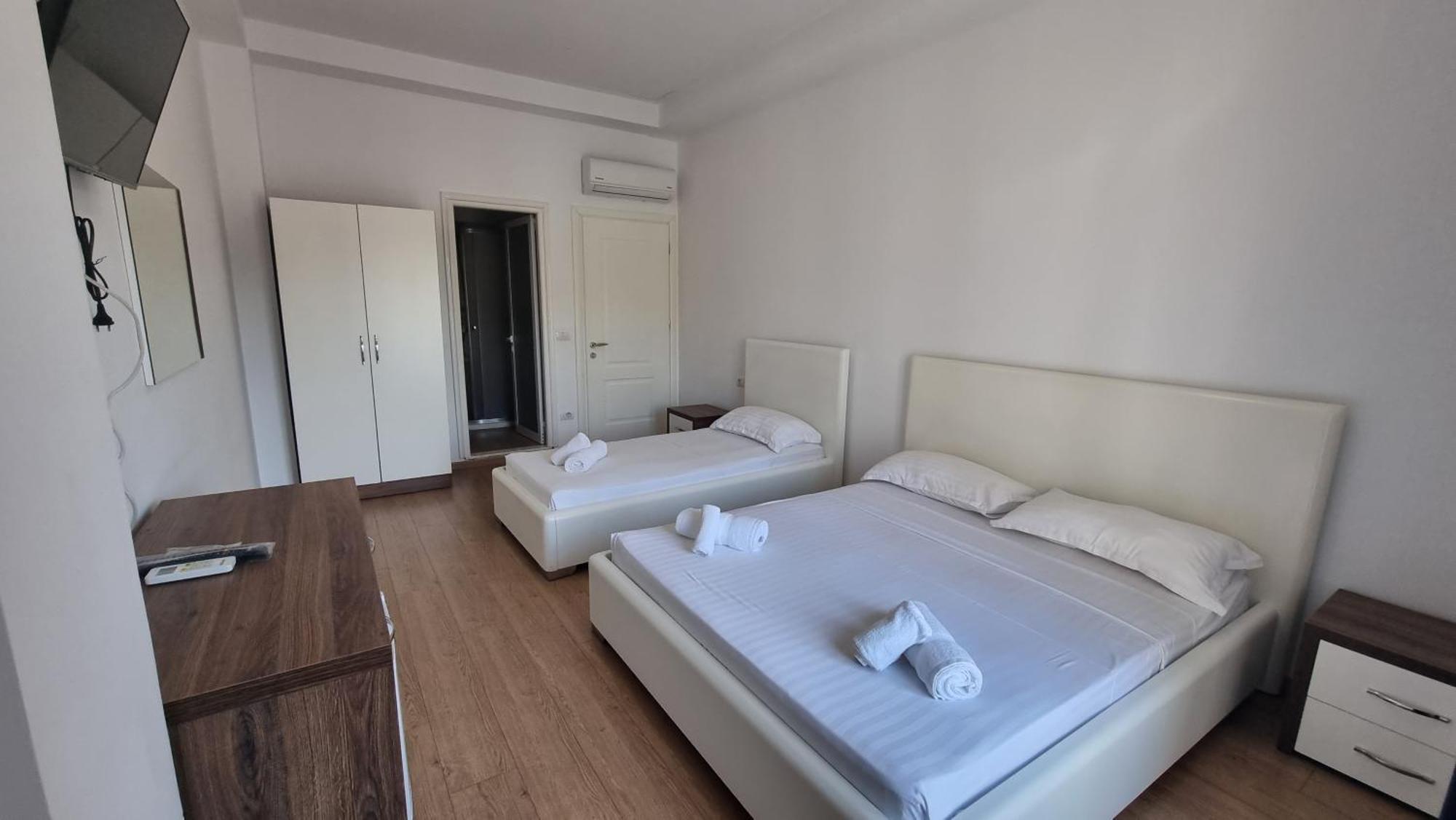 Blue Amr Hotel Shkallnur Bagian luar foto