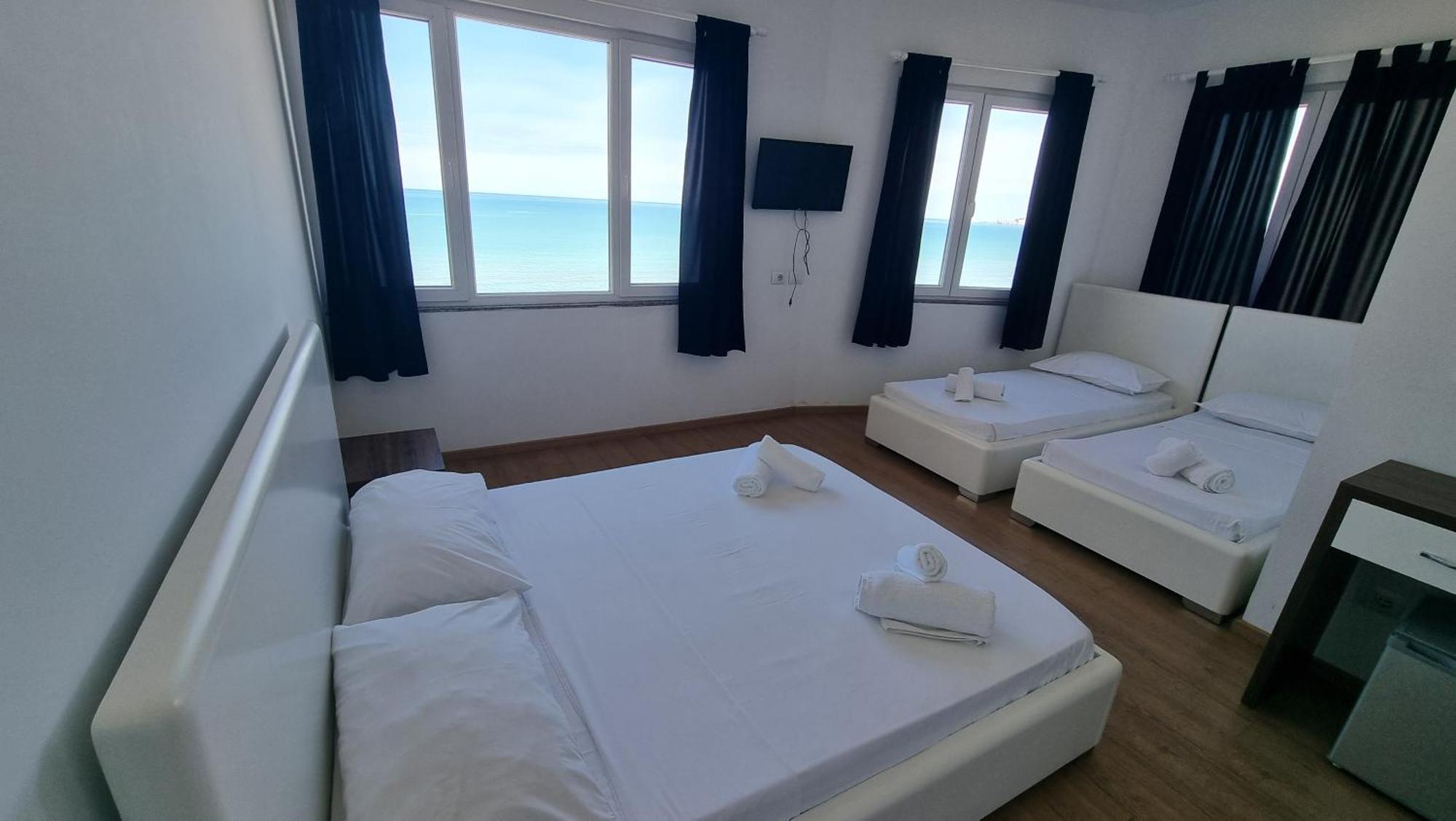Blue Amr Hotel Shkallnur Bagian luar foto
