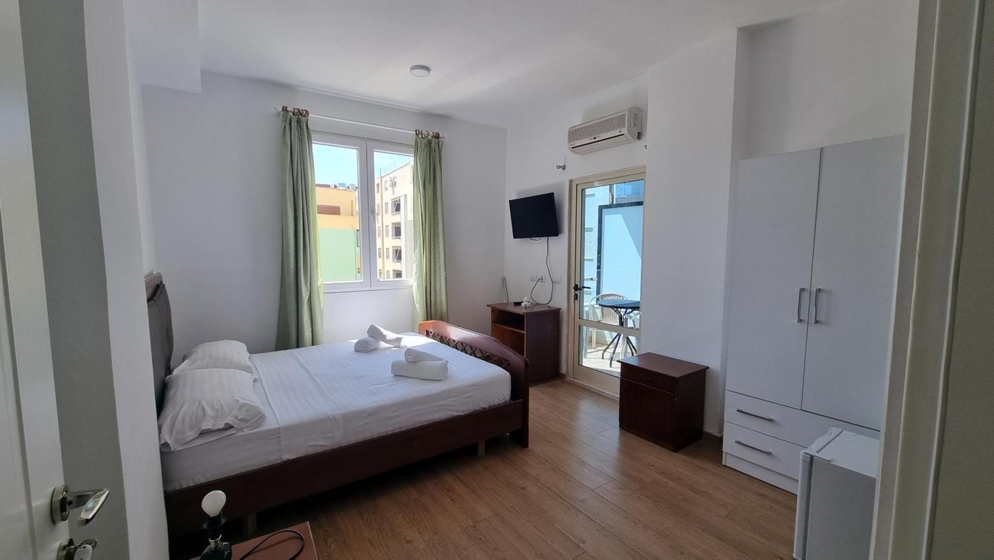Blue Amr Hotel Shkallnur Bagian luar foto
