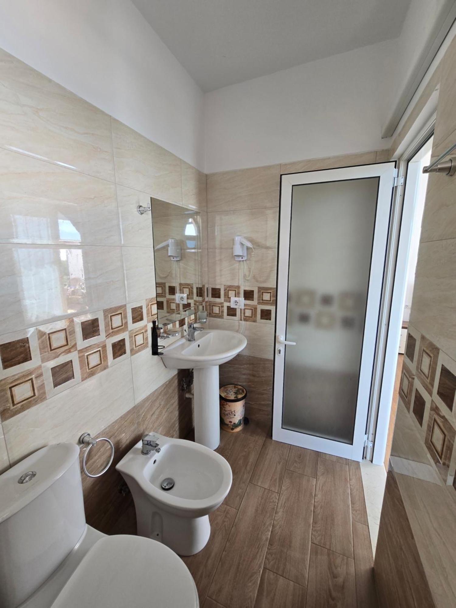 Blue Amr Hotel Shkallnur Bagian luar foto