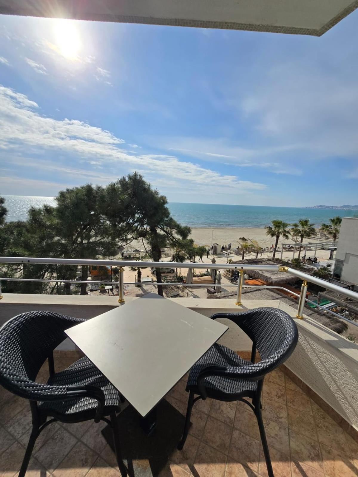 Blue Amr Hotel Shkallnur Bagian luar foto