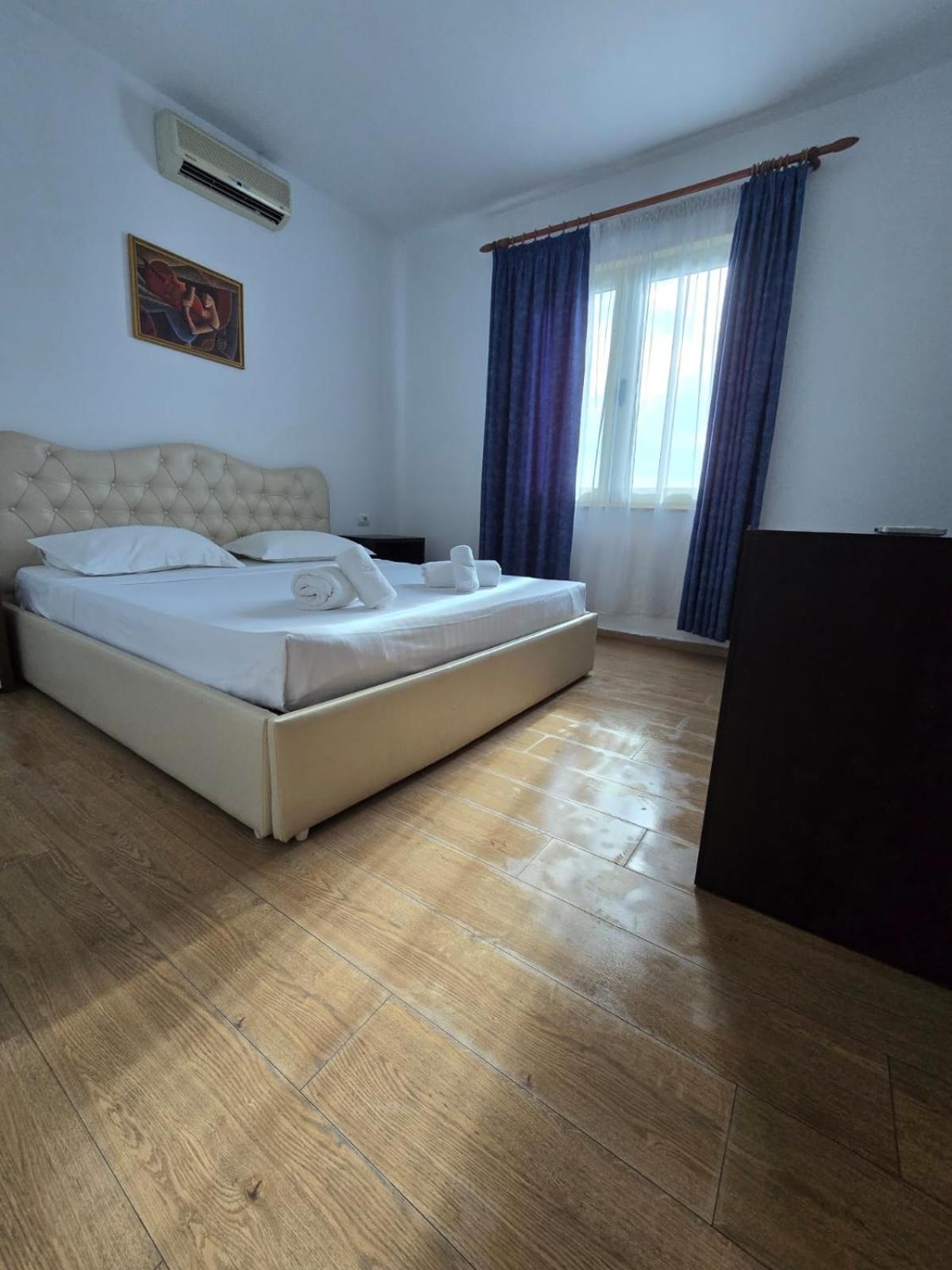 Blue Amr Hotel Shkallnur Bagian luar foto