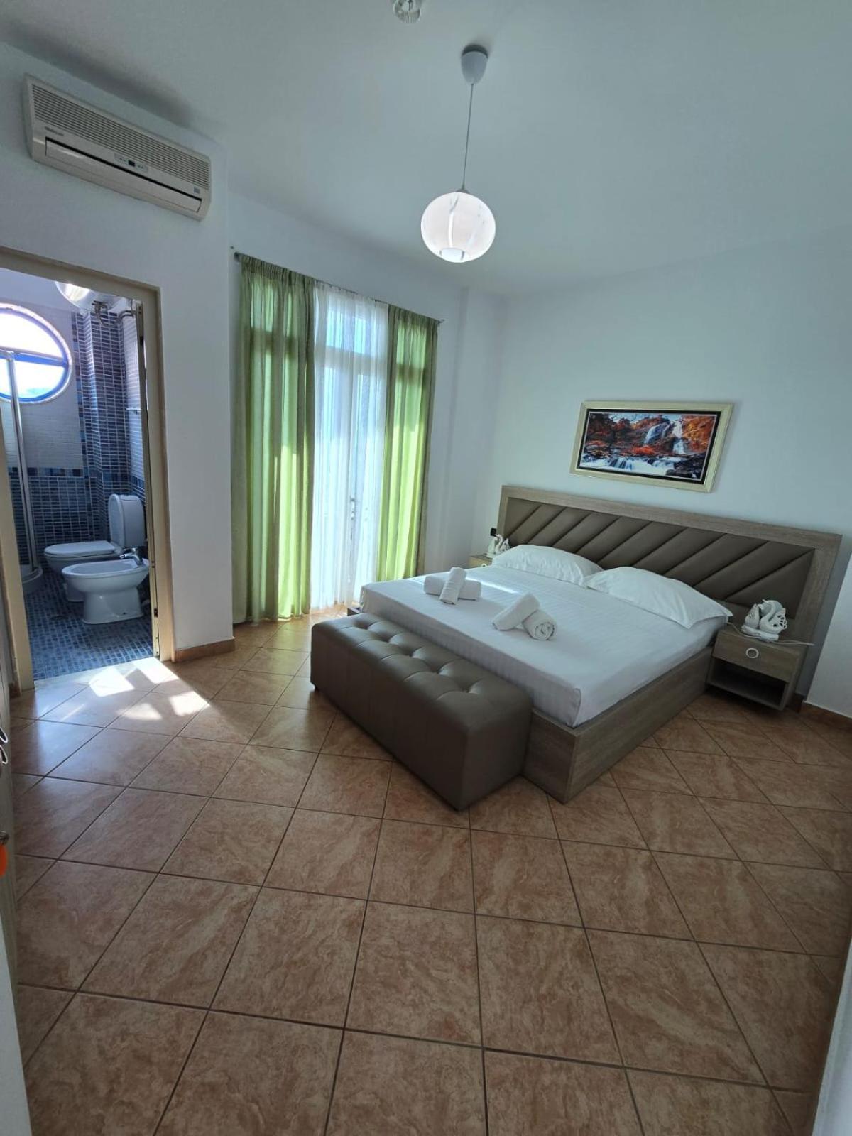 Blue Amr Hotel Shkallnur Bagian luar foto