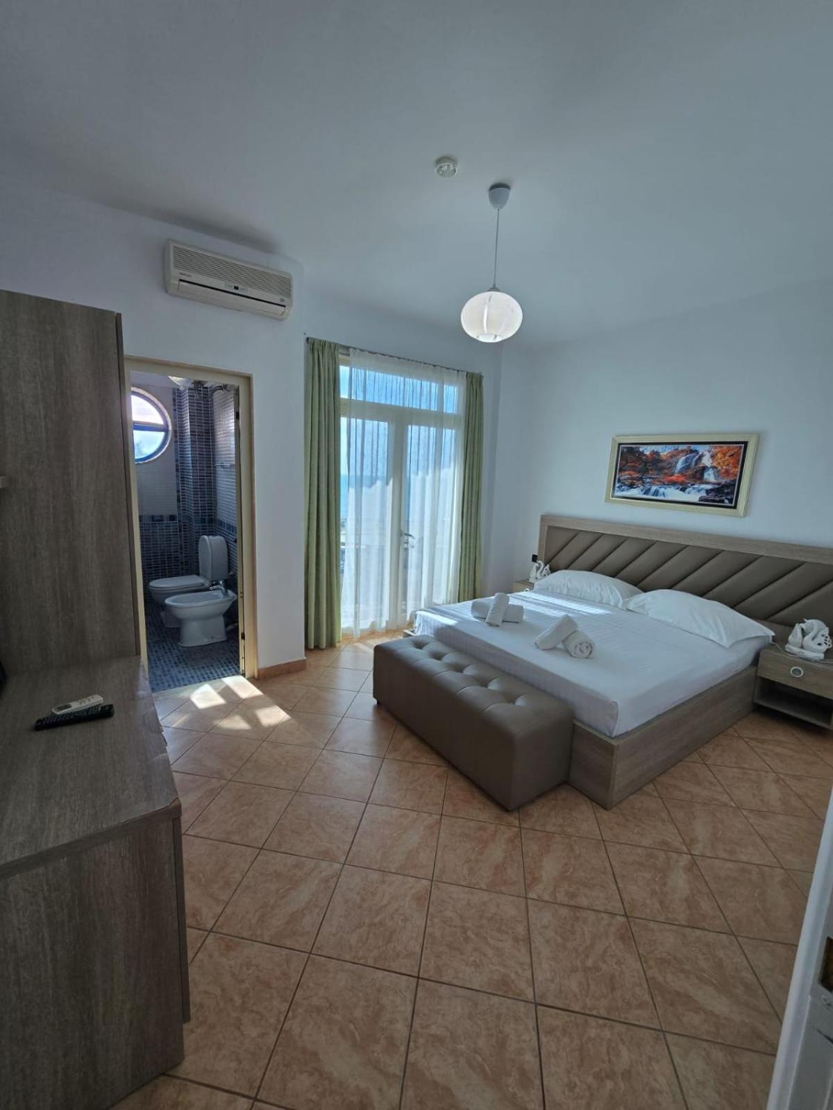 Blue Amr Hotel Shkallnur Bagian luar foto