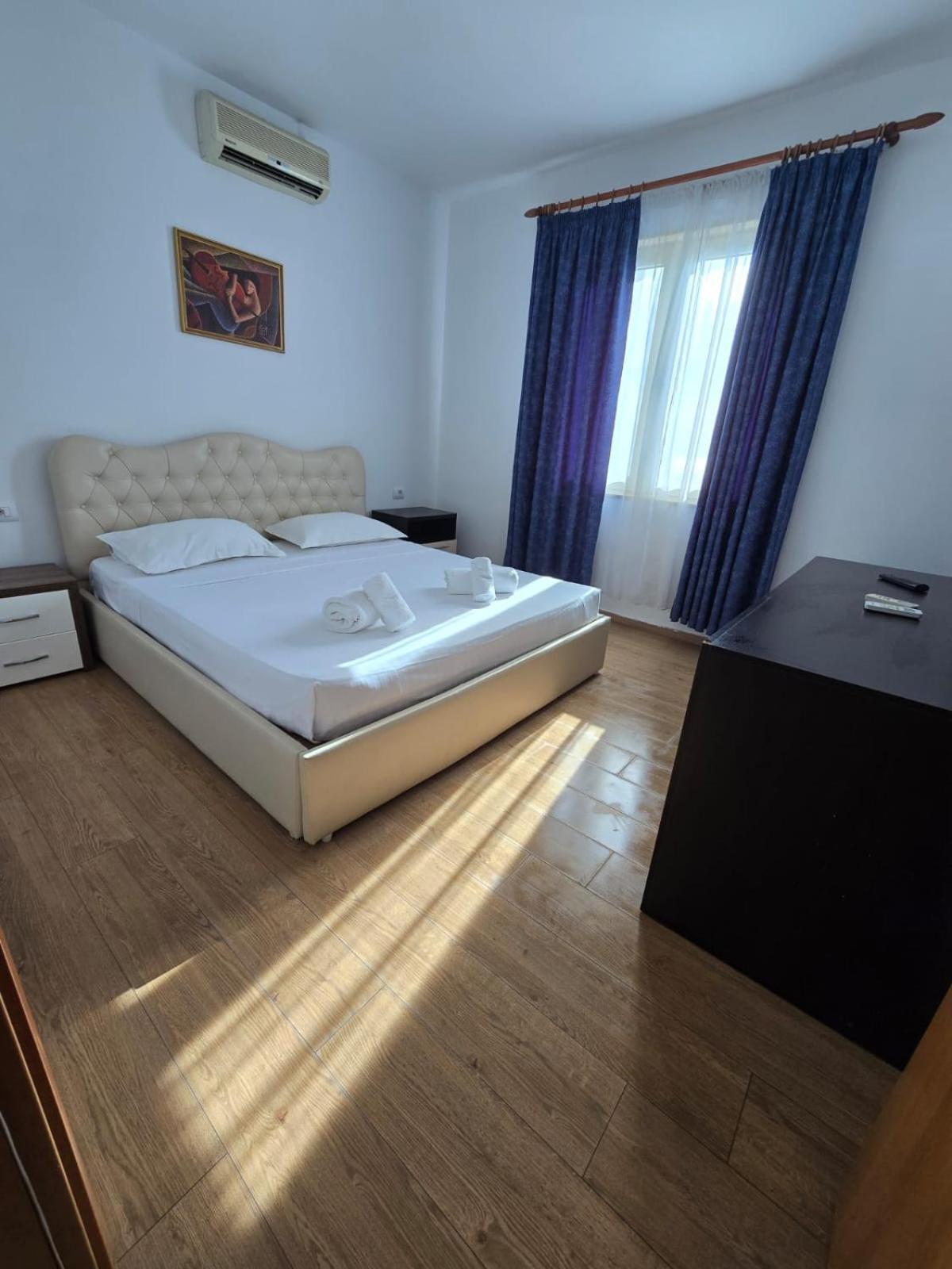 Blue Amr Hotel Shkallnur Bagian luar foto