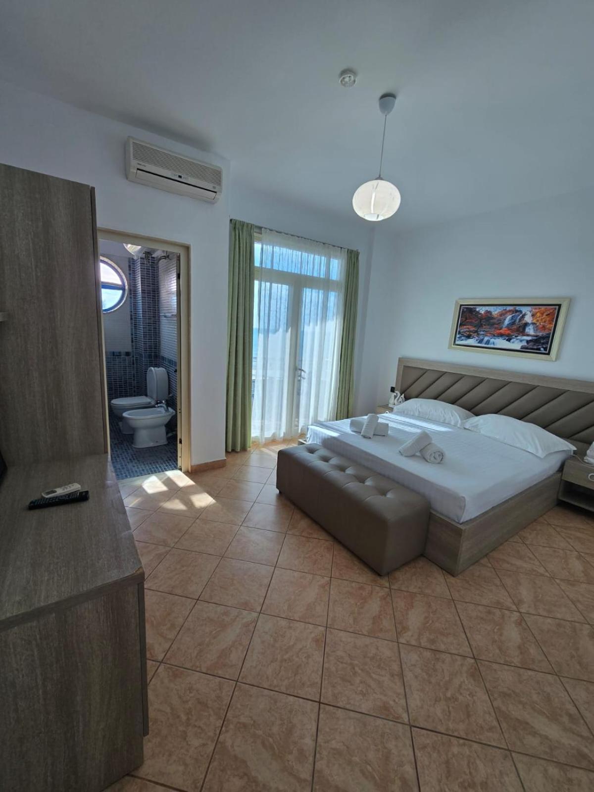 Blue Amr Hotel Shkallnur Bagian luar foto