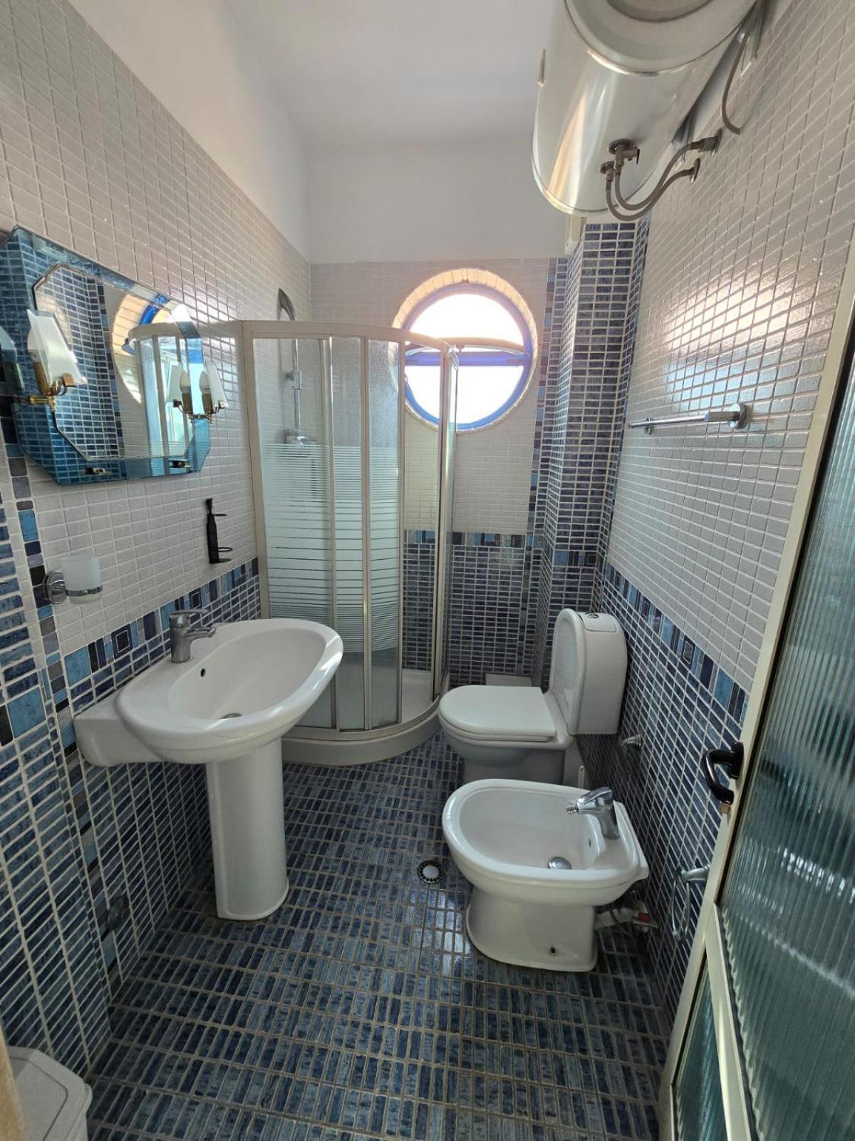 Blue Amr Hotel Shkallnur Bagian luar foto