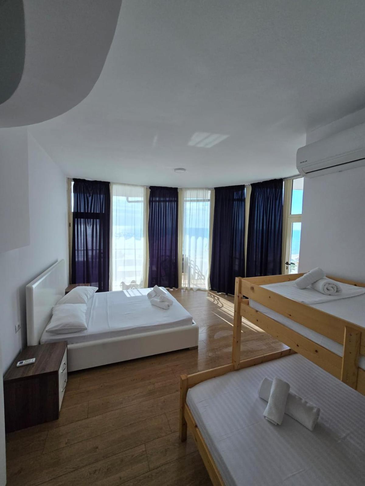 Blue Amr Hotel Shkallnur Bagian luar foto