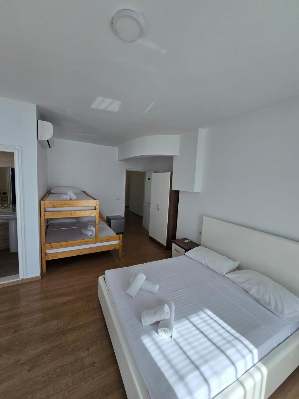 Blue Amr Hotel Shkallnur Bagian luar foto