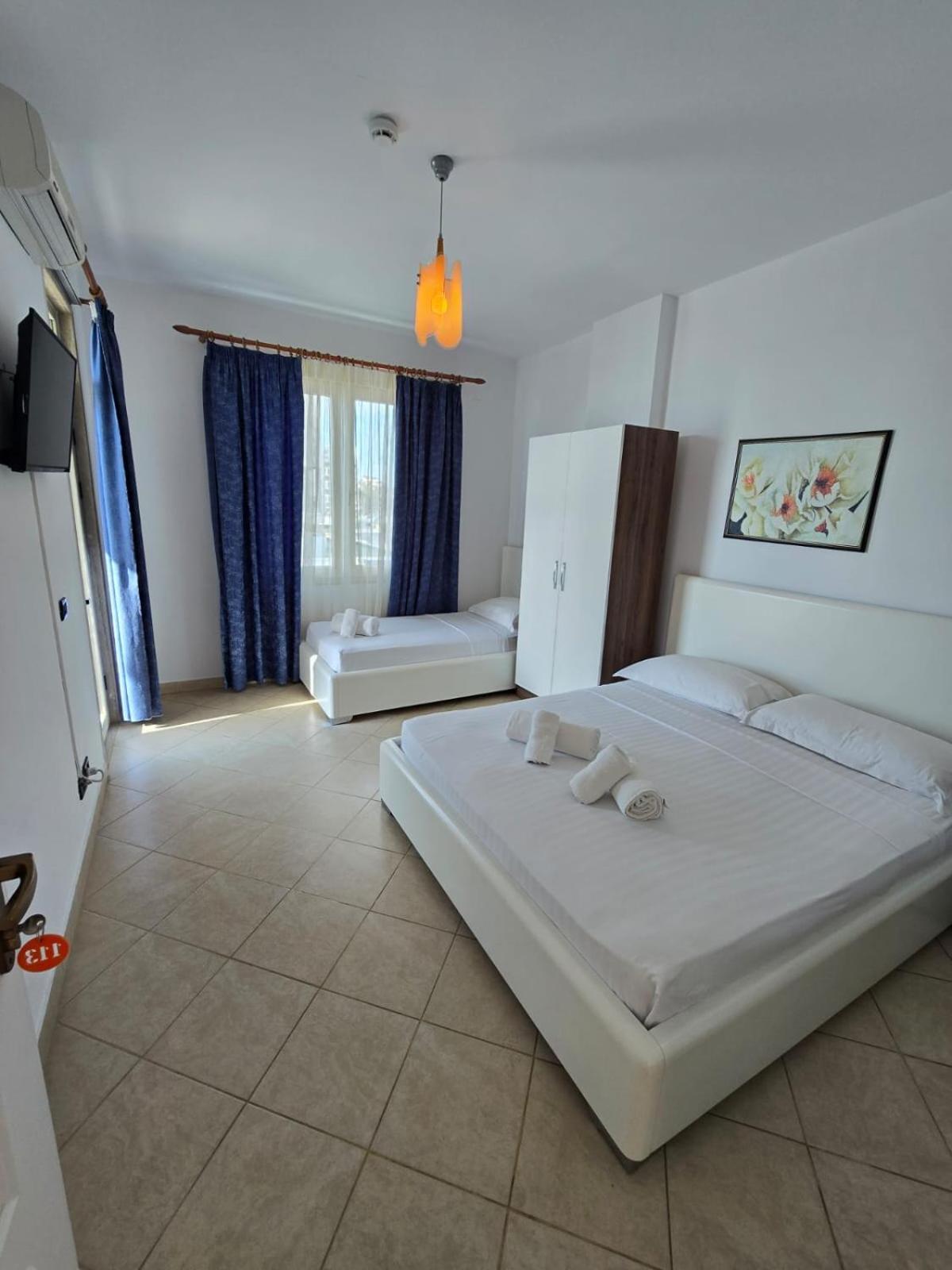 Blue Amr Hotel Shkallnur Bagian luar foto