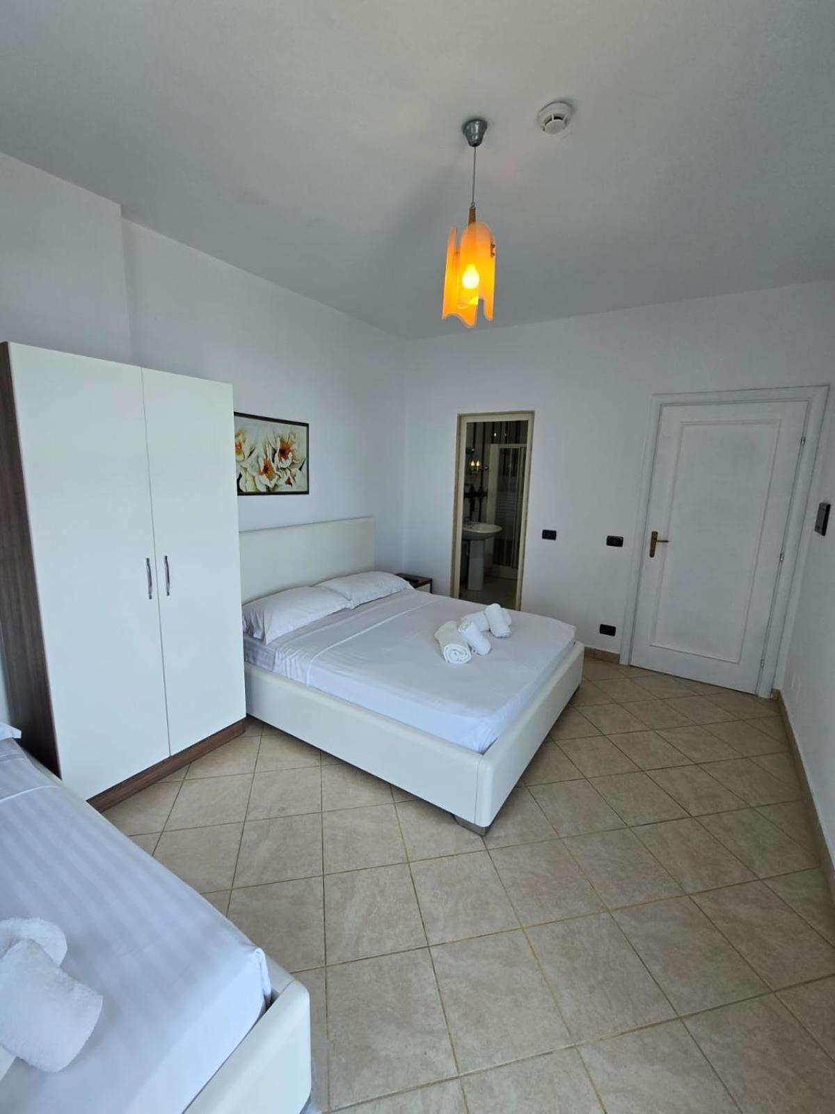 Blue Amr Hotel Shkallnur Bagian luar foto