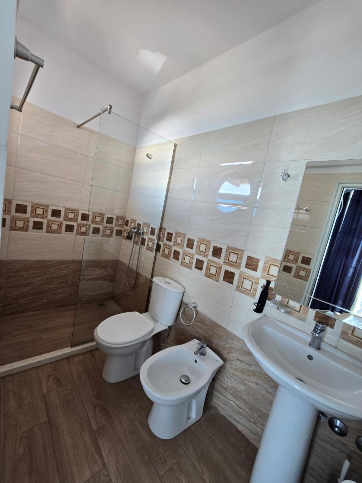 Blue Amr Hotel Shkallnur Bagian luar foto